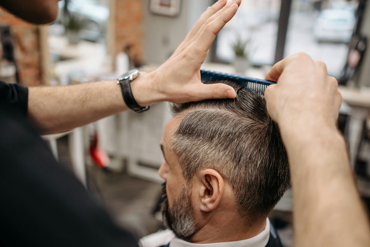 Comparatif Gel vs Cire vs Pommade vs Pâte à cheveux Homme : le guide complet