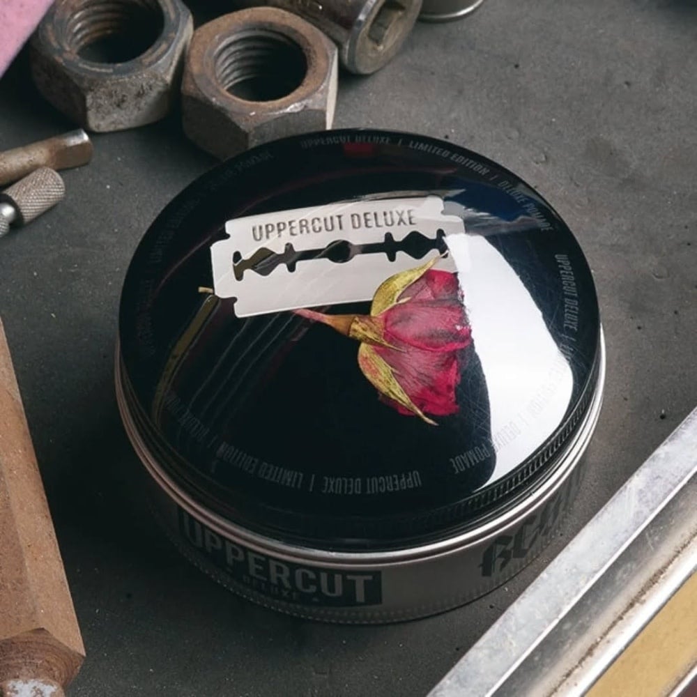Pommade "Resin & Rose Deluxe Pomade" - Tenue forte et brillance élevé (100g/3.5oz)
