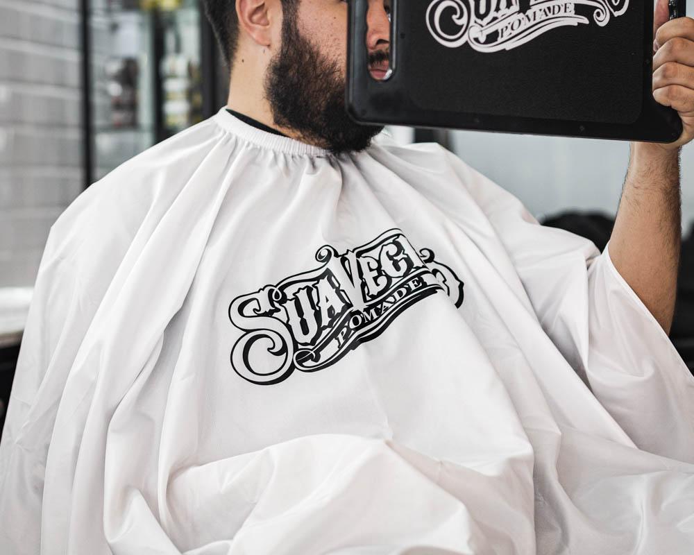 Cape de barbier "OG Script" extra longue avec crochet et cou élastique (140cm/55" x 160cm/63") - Noir