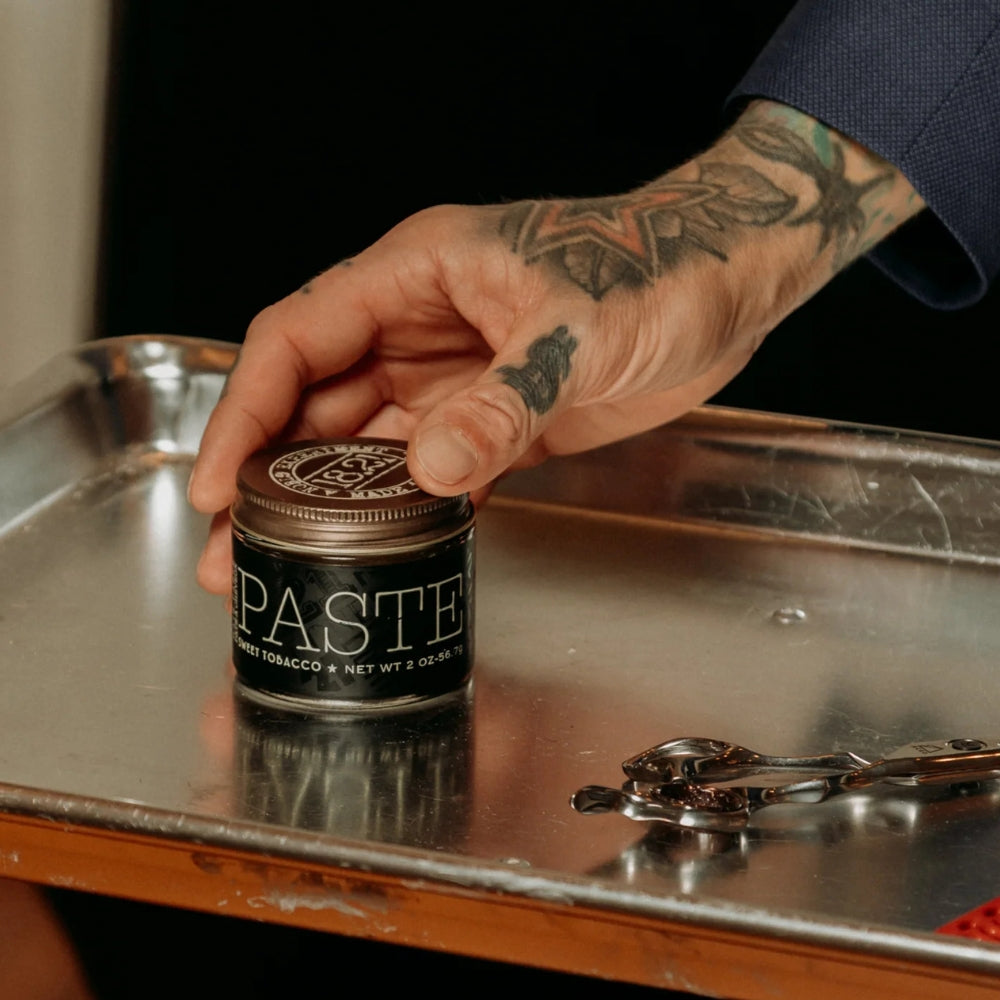 Pâte coiffante "Sweet Tobacco Hair Paste" - Tenue légère, brillance moyenne (56.7g/2.0oz)
