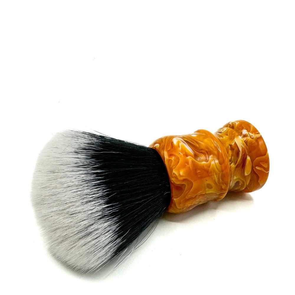 Blaireau avec poils synthétiques premium Tuxedo Knot et manche en résine marbrée jaune doré, brun et blanc - Large (28mm/1.10") - YHSY