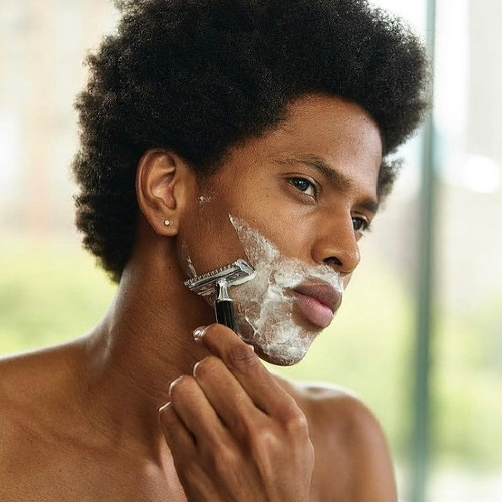 Huile de rasage ultra glissante "Shaving Skincare" prépare la peau au rasage s'utilise sous un gel ou une crème de rasage (50ml/1.7oz)